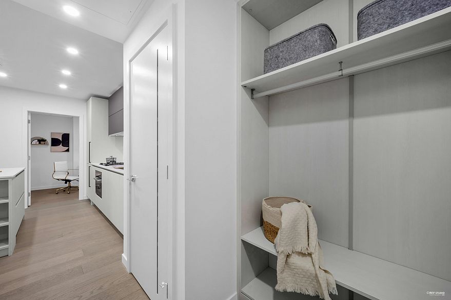 408 8415 Granville Street