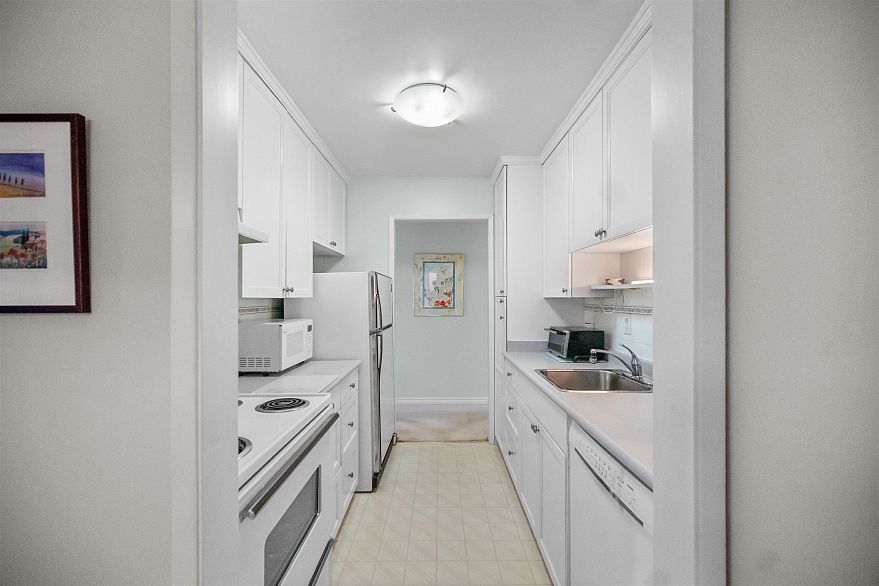 202 1066 W 13th Avenue