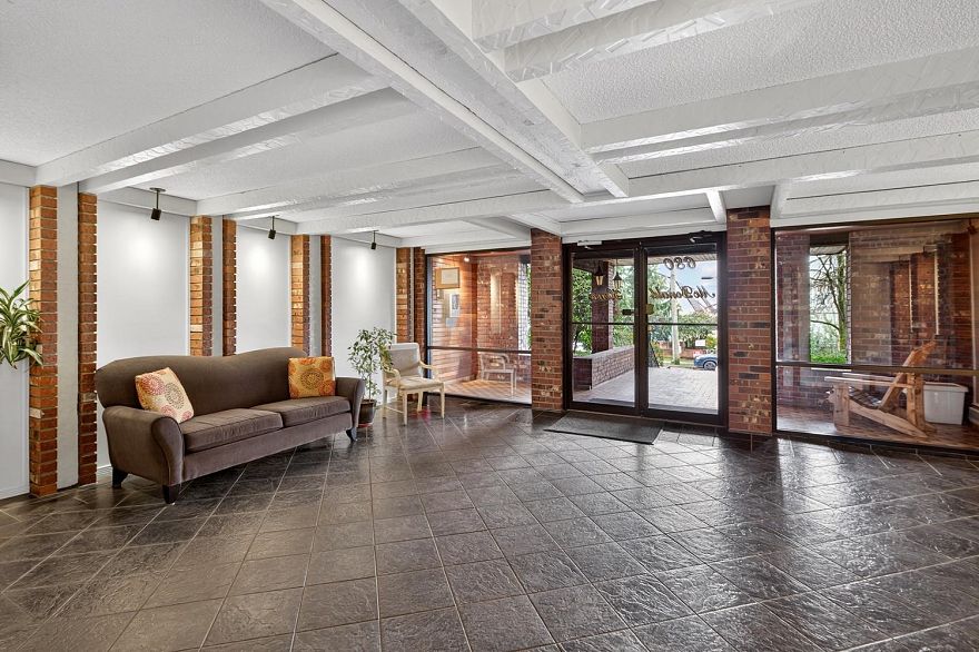 326 680 E 5th Avenue