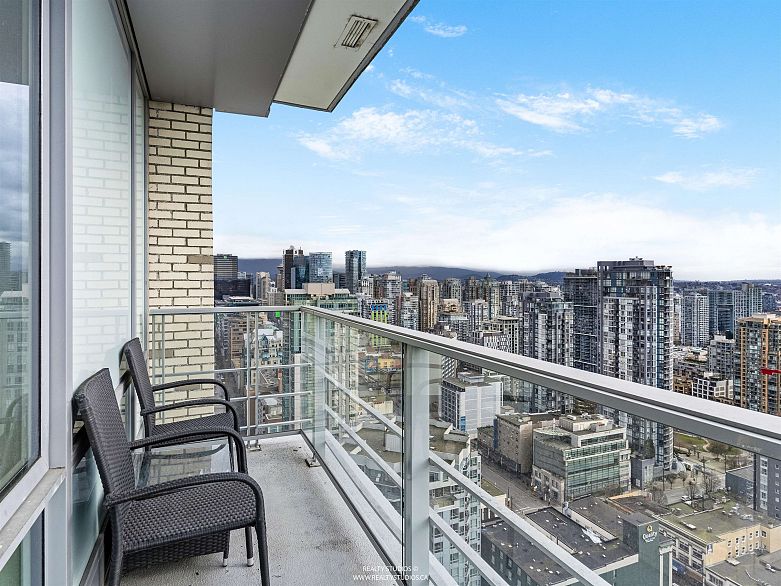 3305 1283 Howe Street