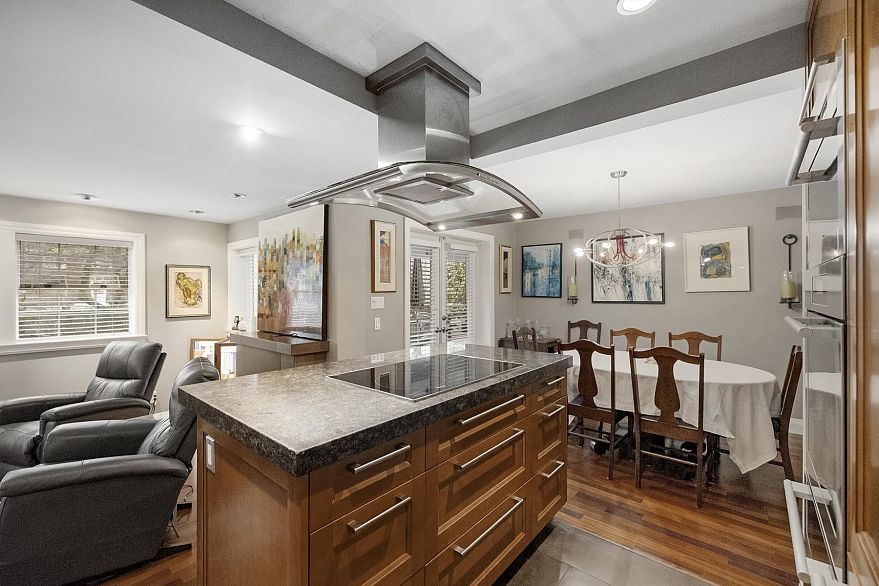 103 828 Gilford Street