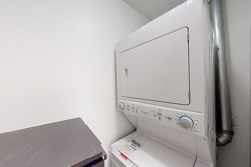 302 8420 Jellicoe Street