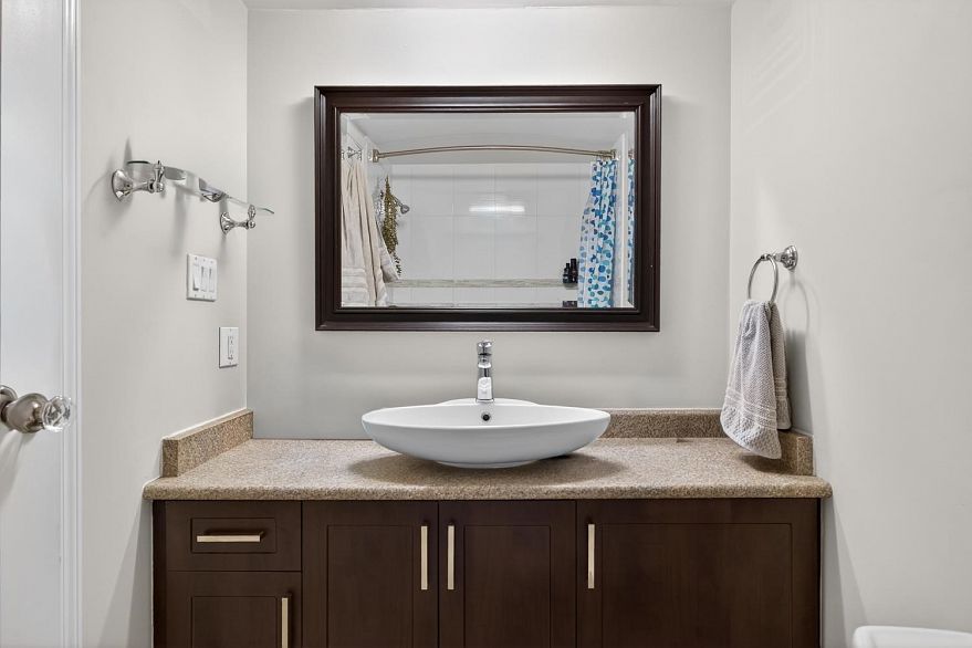 326 680 E 5th Avenue