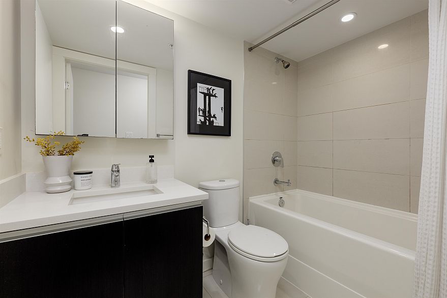 608 1009 Harwood Street