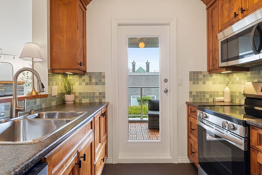 212 8450 Jellicoe Street