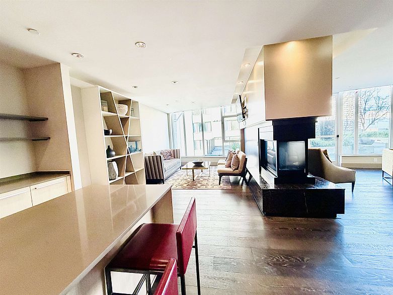 1103 1221 Bidwell Street