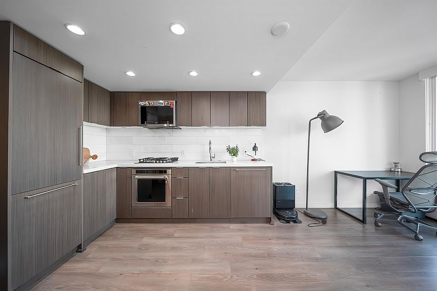 2605 8189 Cambie Street