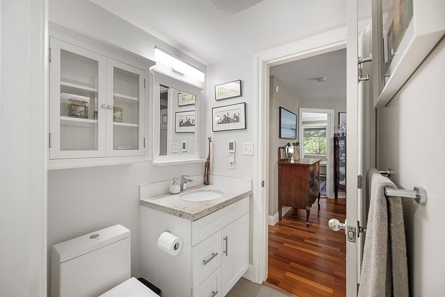 103 828 Gilford Street