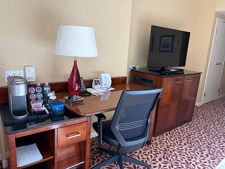 2906 1128 W Hastings Street