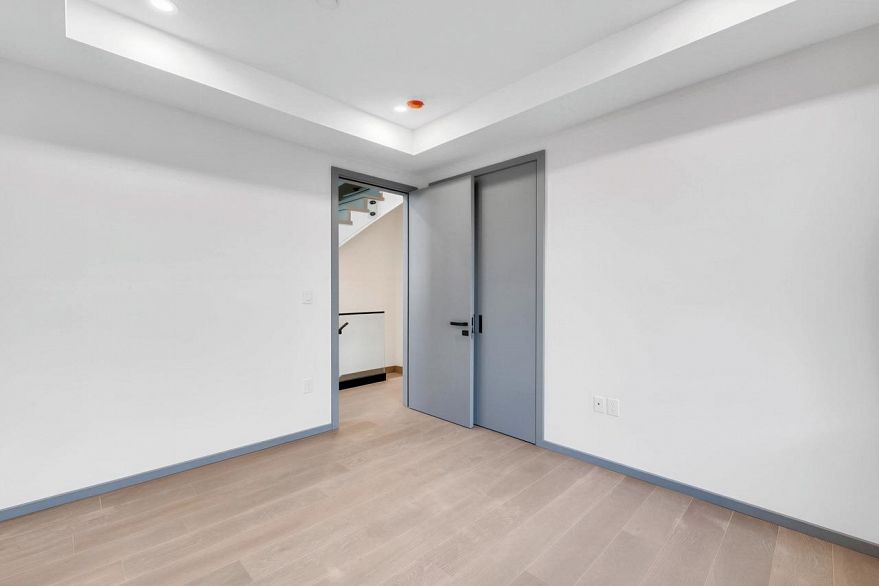 2 3547 E Georgia Street