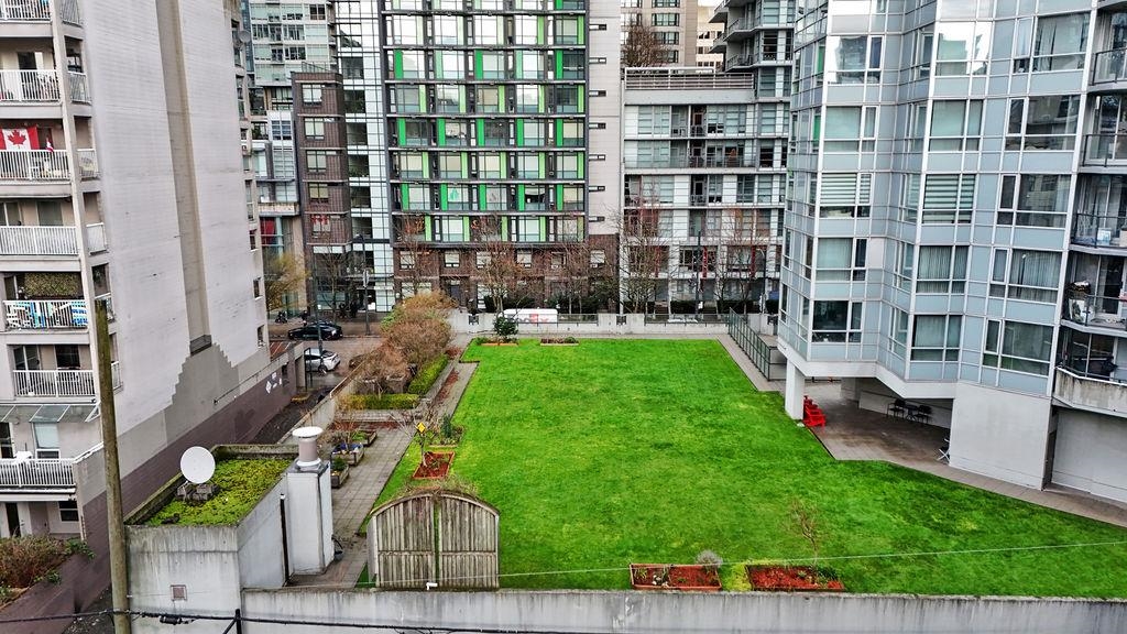 603 1212 Howe Street