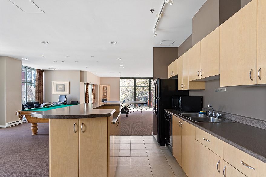 1605 1239 W Georgia Street