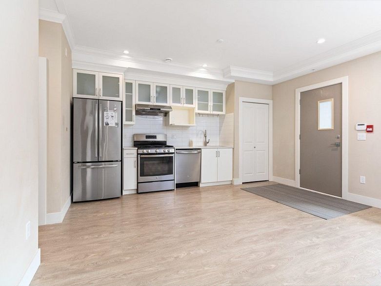 102 4577 Slocan Street