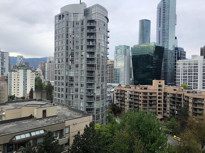 1206 909 Burrard Street