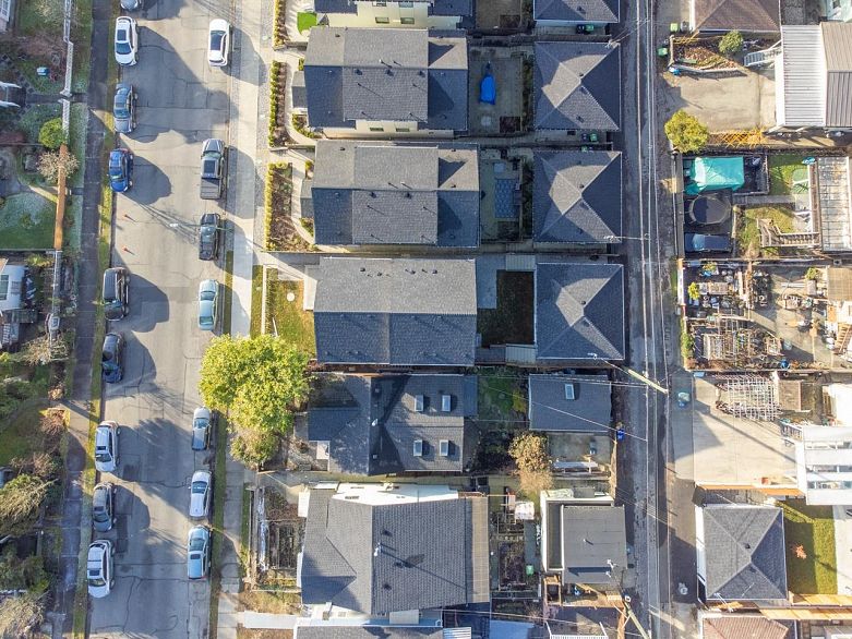 2 3547 E Georgia Street