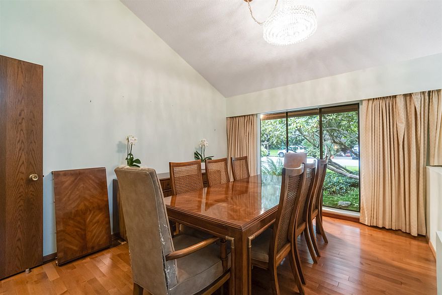 4262 Yuculta Crescent