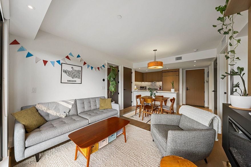 201 5089 Quebec Street