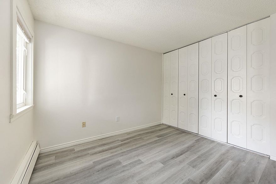 215 830 E 7th Avenue