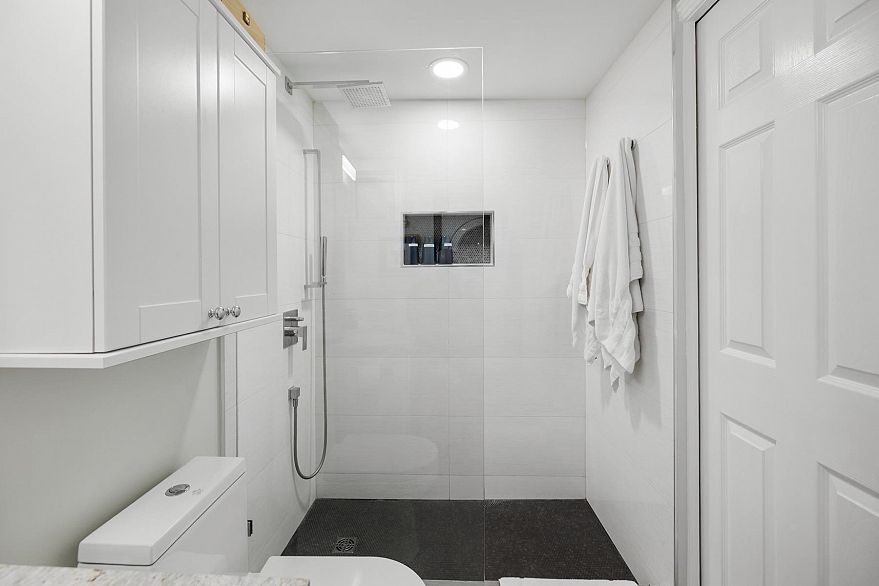 103 828 Gilford Street