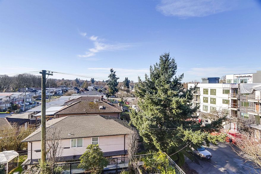 403 688 E 18th Avenue