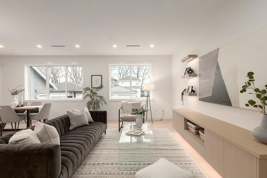 2 3506 E Pender Street