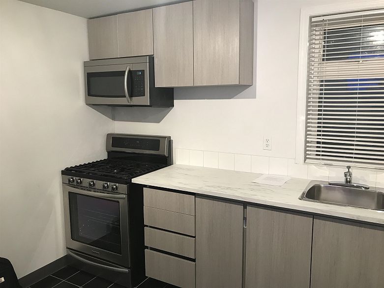 7 1517 COMOX STREET, Vancouver BC V6G 1P3