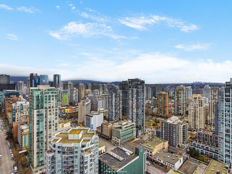 3305 1283 Howe Street