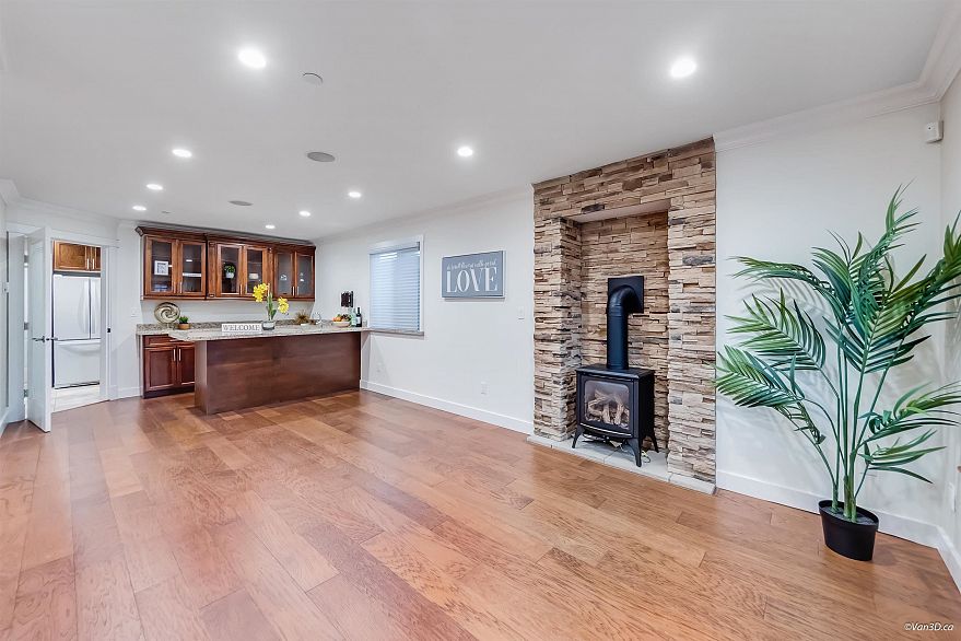 6167 Commercial Street