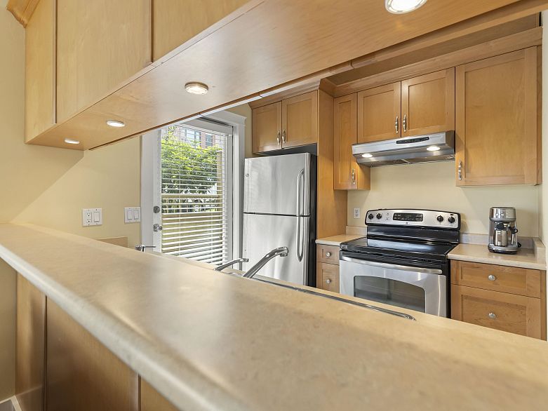 103 1100 W 7th Avenue