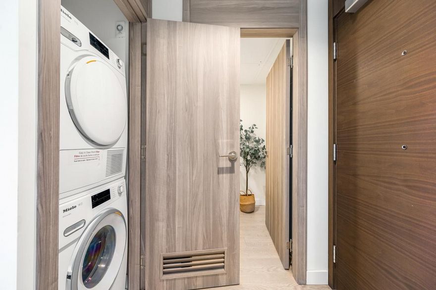 1909 89 NELSON STREET, Vancouver BC V6Z 0E7