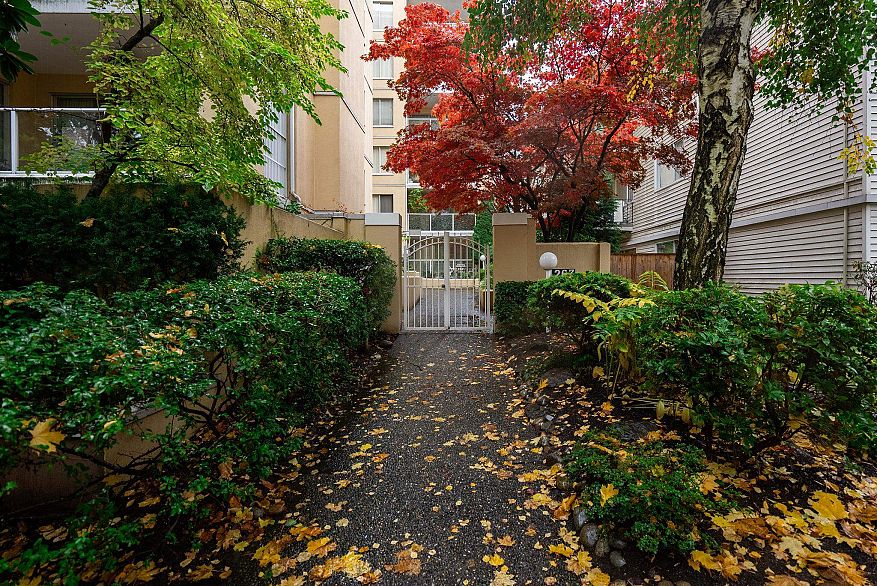 302 1263 Barclay Street