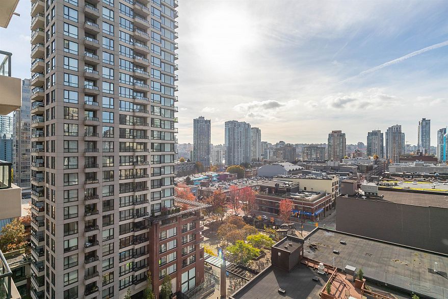 1110 928 Homer Street