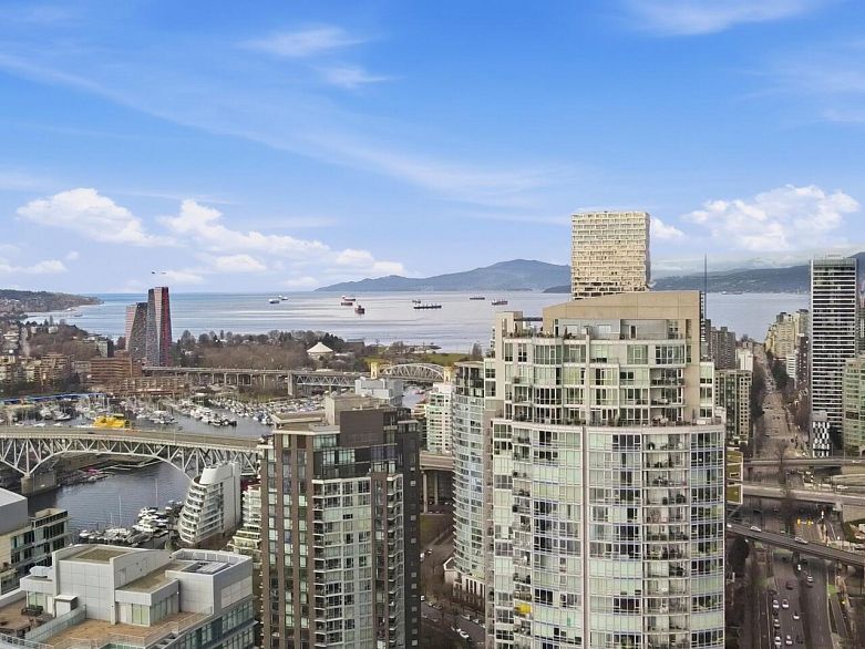 4302 1408 Strathmore Mews