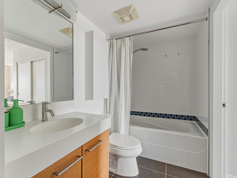 706 2770 Sophia Street