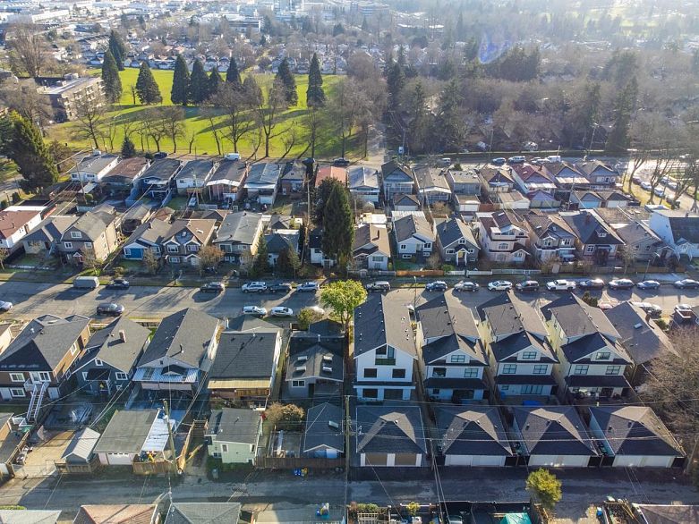 1 3547 E Georgia Street