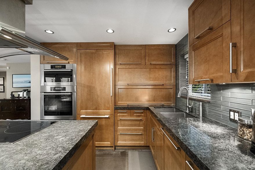 103 828 Gilford Street