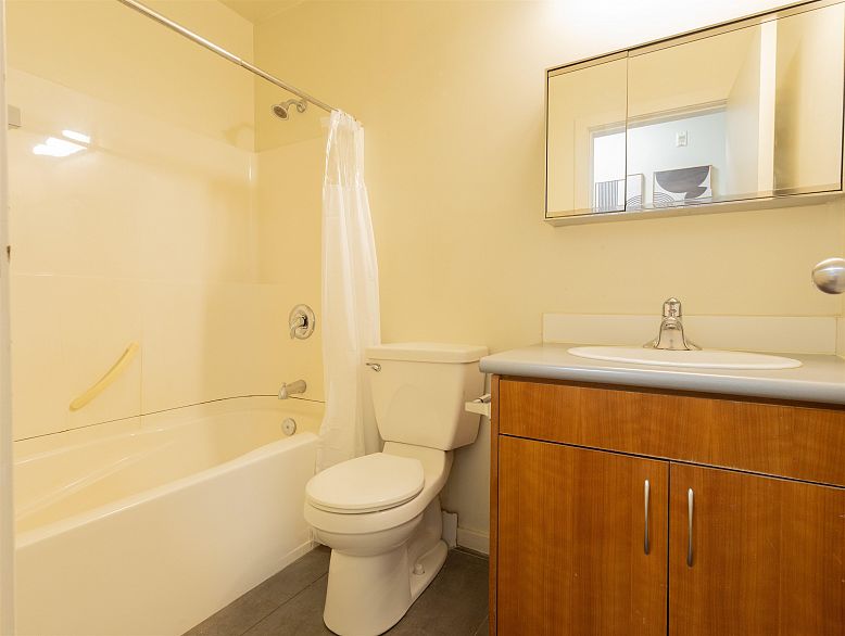 205 440 RICHARDS STREET, Vancouver BC V6B 2Z3