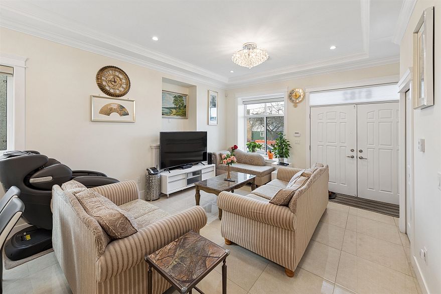 6182 Commercial Street