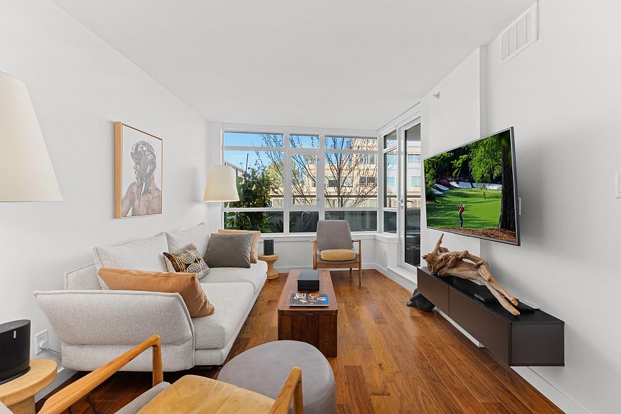 369 2080 W Broadway Street