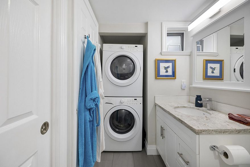 103 828 Gilford Street