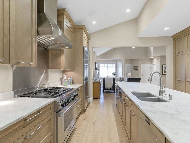 28 5650 Hampton Place