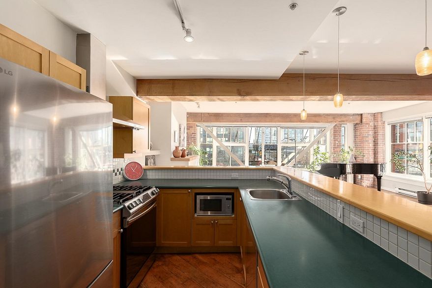 207 1178 Hamilton Street