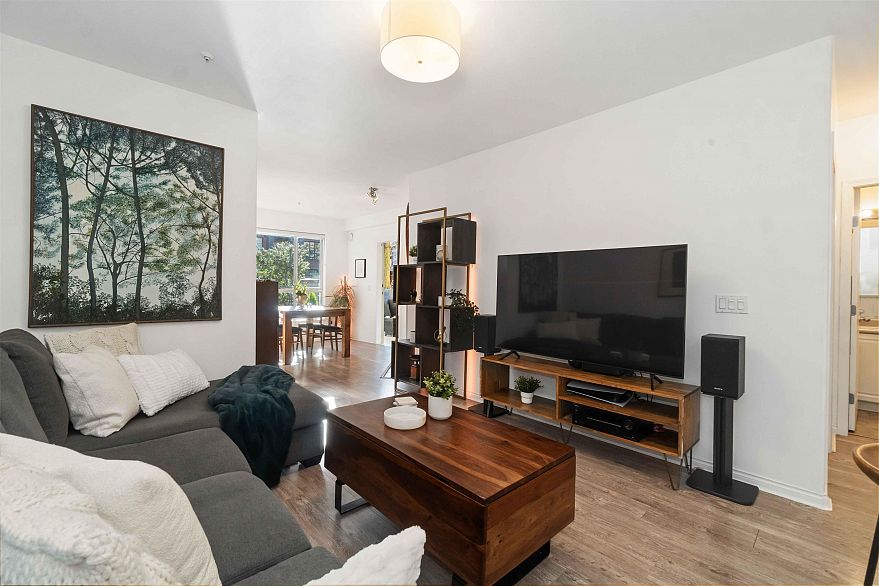 104 2755 Maple Street