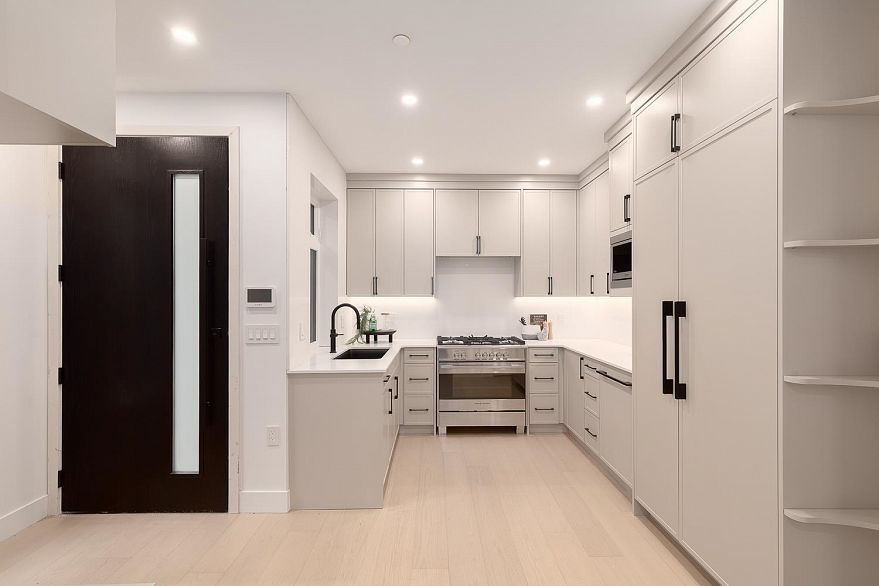 3 2976 W 13th Avenue