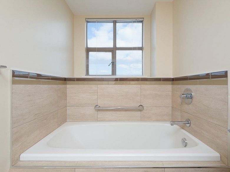 802 2108 W 38th Avenue