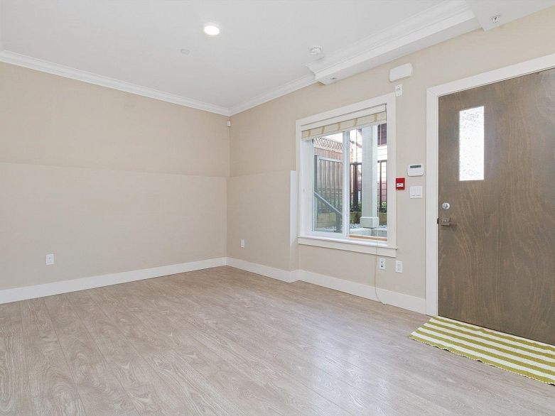 102 4577 Slocan Street