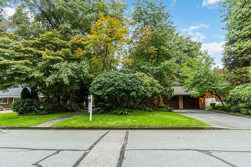 4262 Yuculta Crescent