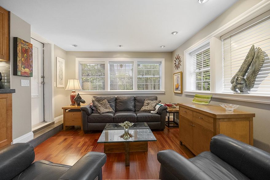 103 828 Gilford Street