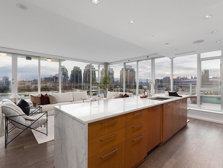 801 221 Union Street