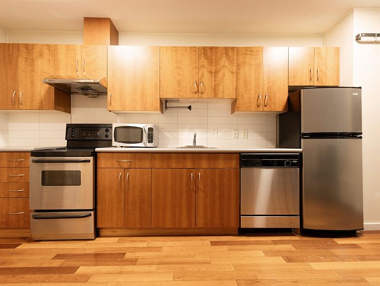 205 440 RICHARDS STREET, Vancouver BC V6B 2Z3